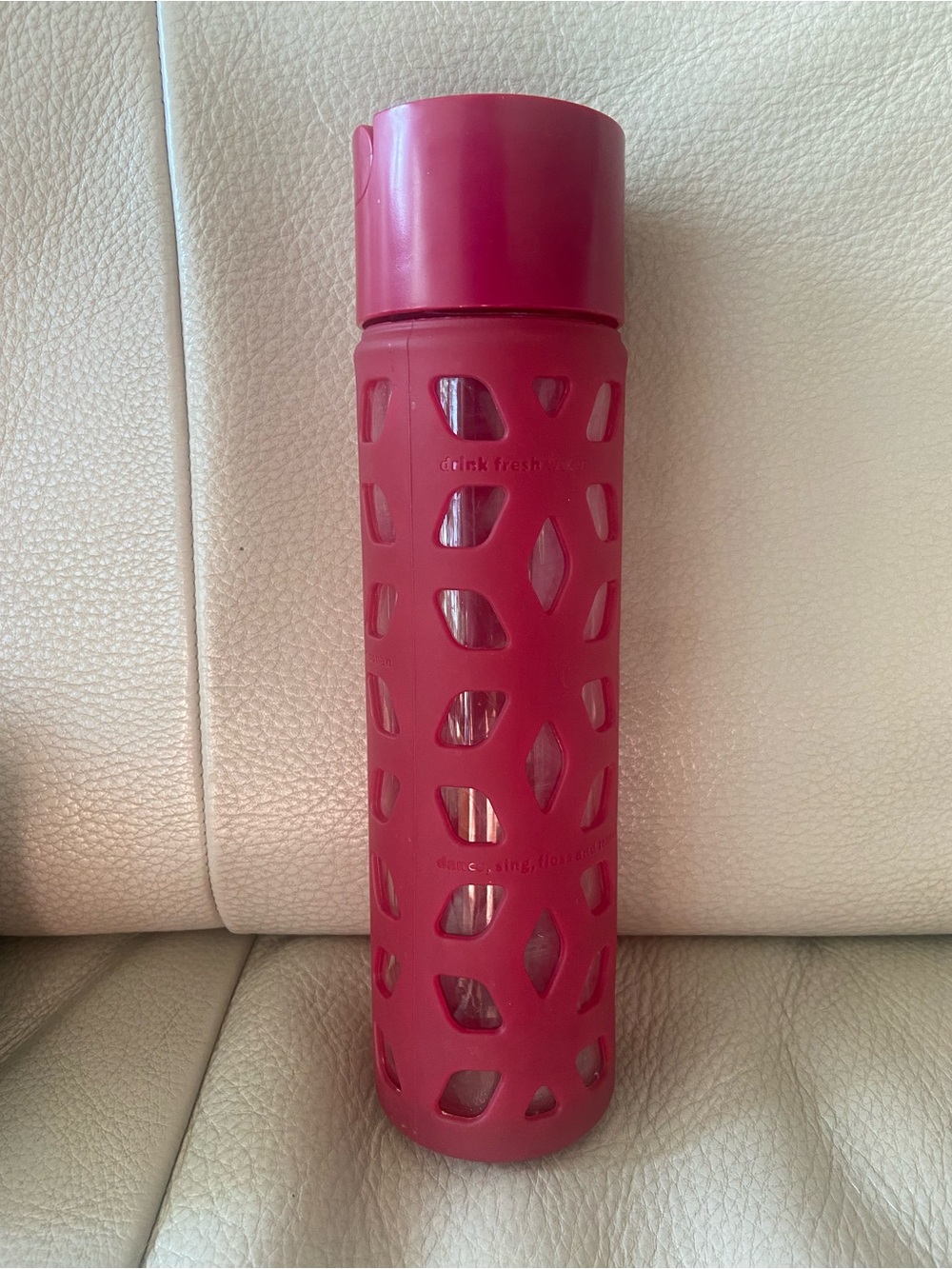 Lululemon Fuchsia Glass Water Bottle